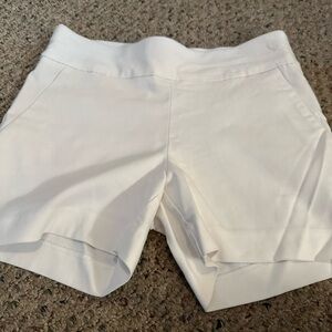 New York and company size 6 white shorts
